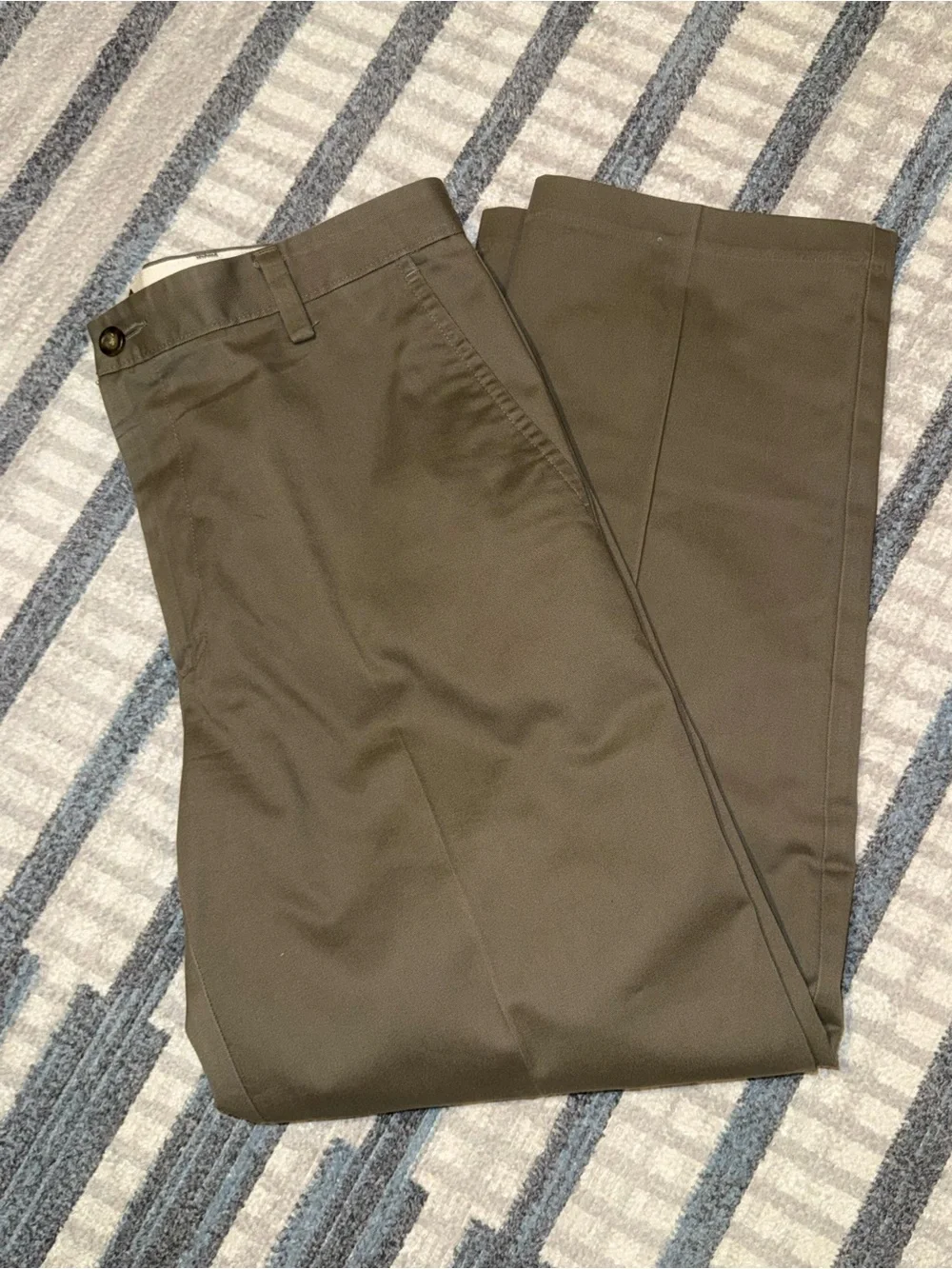 Dockers D3 Men’s Brown Grey Straight Leg Flat Front Chinos 34x30 Stretch Comfort